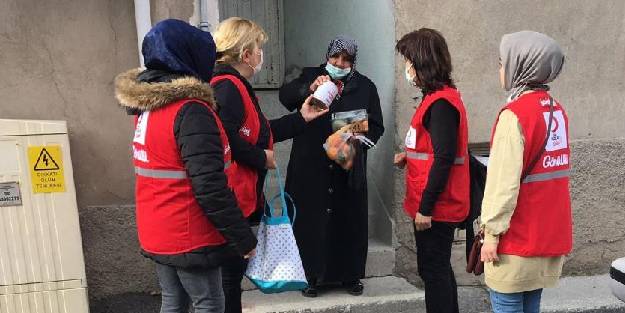 Kızılay Şubesi'nden ihtiyaç sahibi ailelere gıda paketi