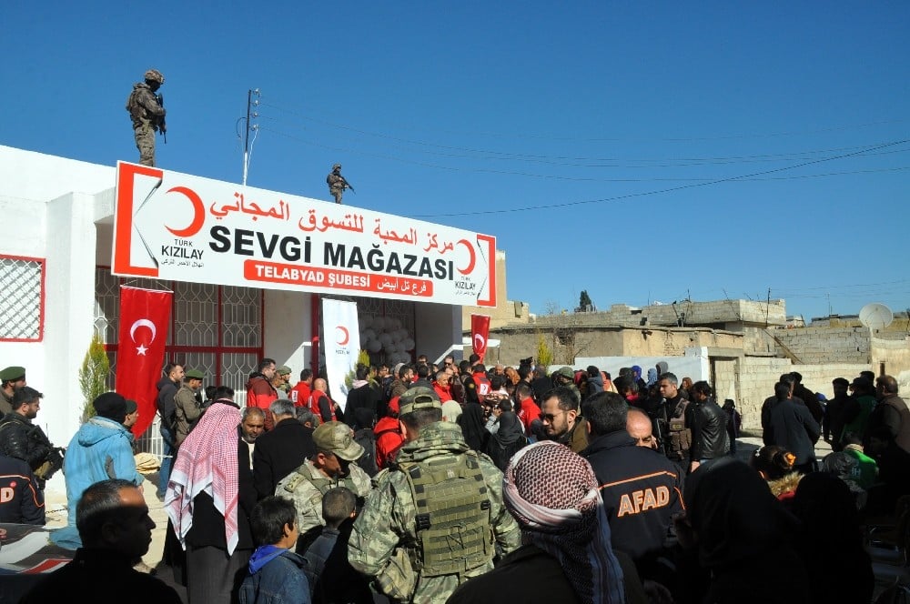 Kızılay Tel Abyad’da sevgi mağazası açtı 