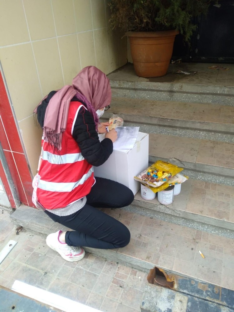 Kızılay yardımlarını sürdürüyor 