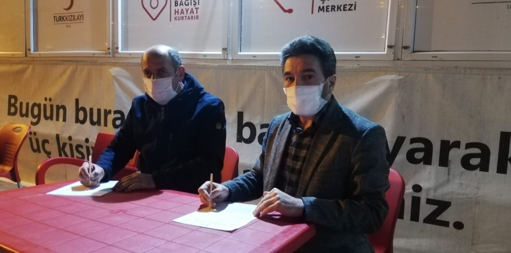 Kızılay’a kan bağışında bulundular 