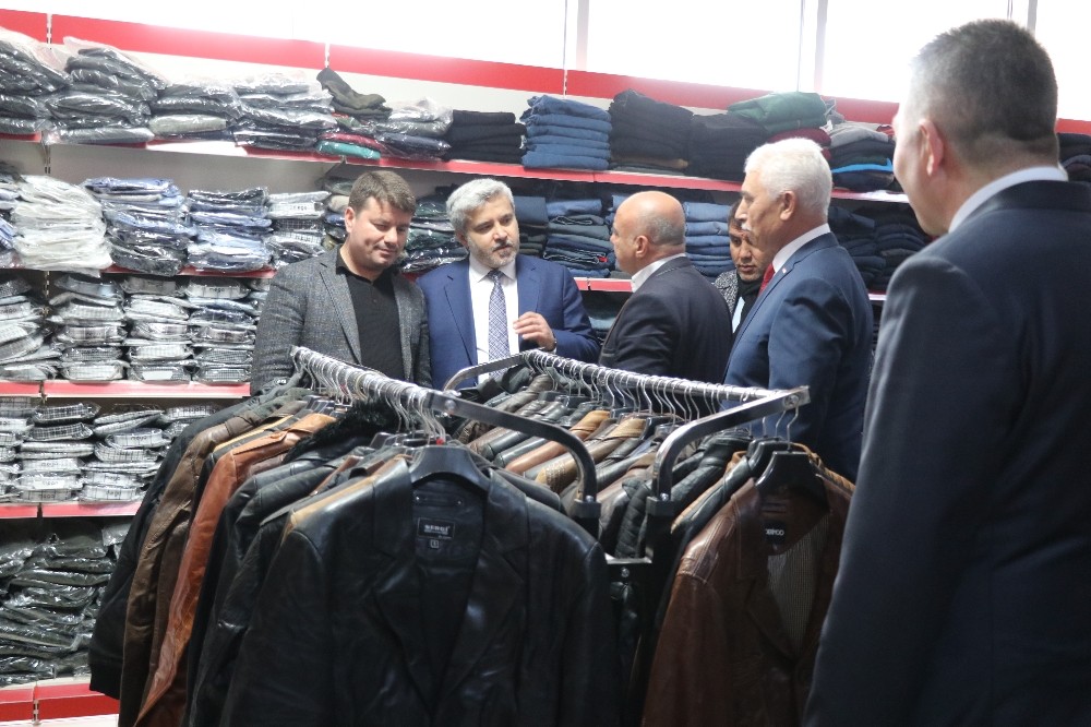 Kızılay’dan ASÜ’ye yardım butiği 