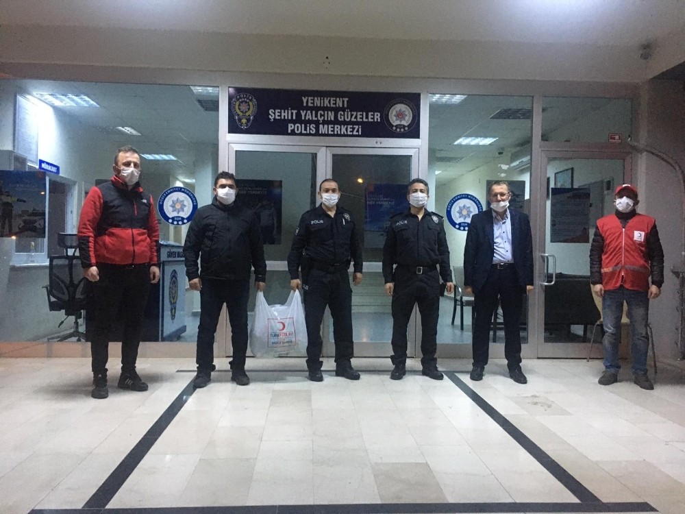 Kızılay’dan beyaz önlüklü kahramanlara şükran 