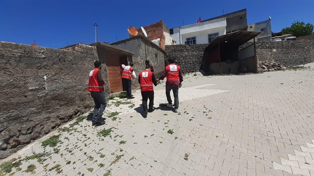 Kızılay’dan Çınar’da 160 aileye gıda yardımı 