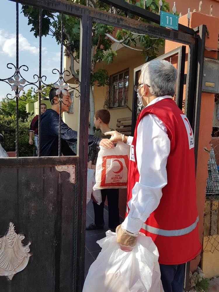 Kızılay’dan dar gelirli ailelere Ramazan pidesi 