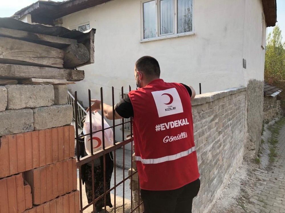 Kızılay’dan evlere Ramazan pidesi 