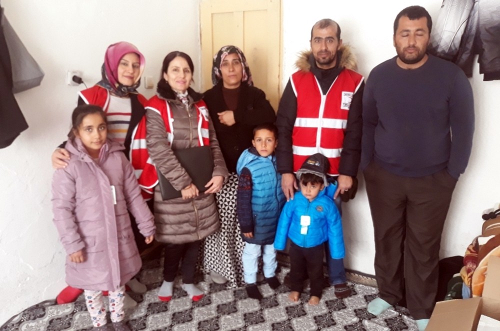 Kızılaydan ihtiyaç sahibi aileye yardım eli 