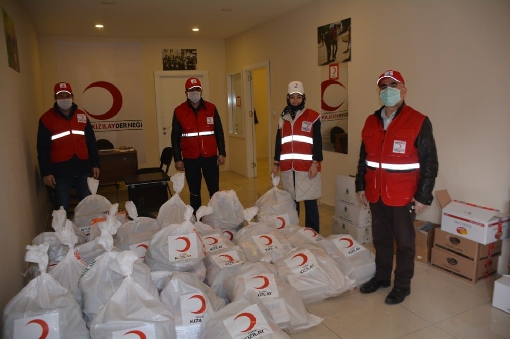 Kızılaydan ihtiyaç sahiplerine gıda yardımı 