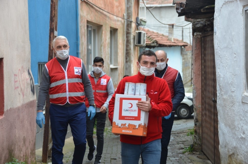 Kızılay’dan ihtiyaç sahiplerine yardım 