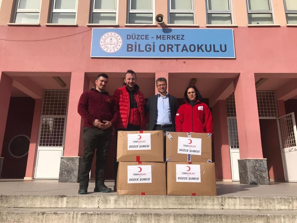 Kızılay’dan öğrencilere yardım eli 
