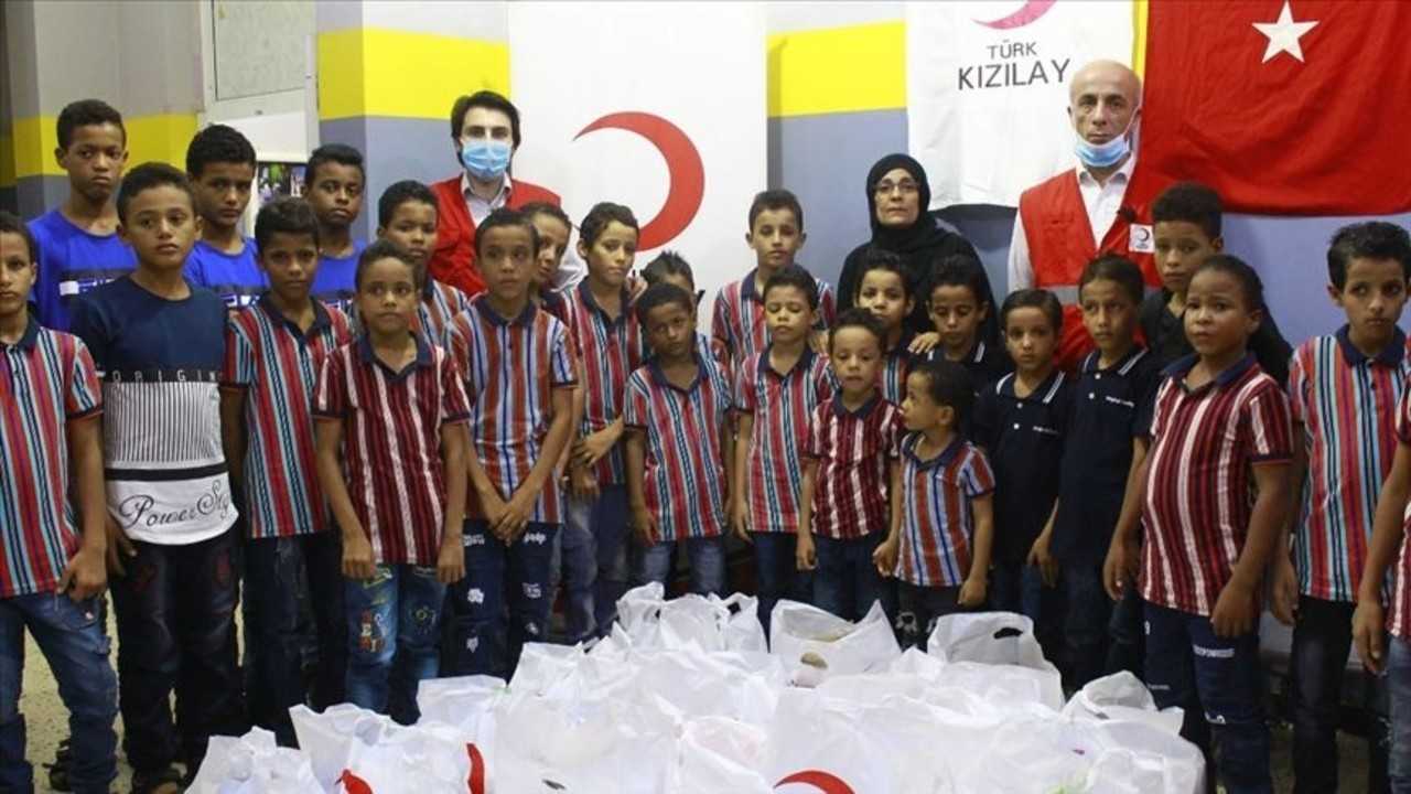 Kızılay’dan Yemenli yetim çocuklara ‘okul kıyafeti’