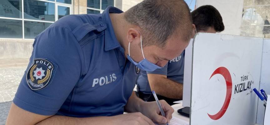 Kızılay'ın önünde sıraya girdiler! Polisler kan bağışına koştu