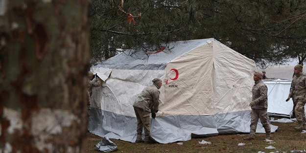 Kızılay’ın sevk ettiği 10 bin kişilik çadırlar kurulmaya başlandı