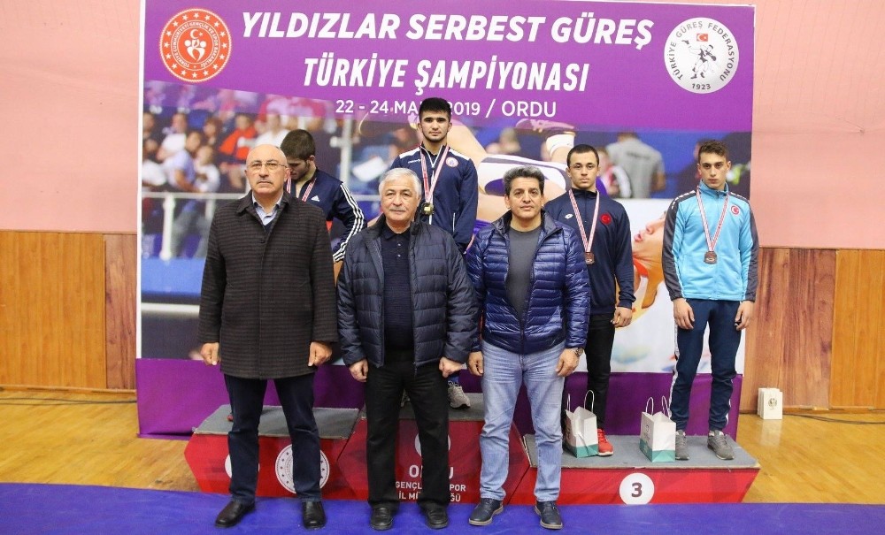 Kızılcahamam’ın pehlivanları Ordu’dan madalya çıkardı 