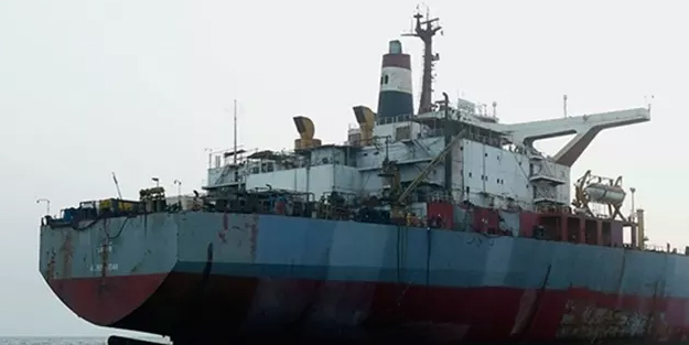 Kızıldeniz'de her an büyük tehlike: 8 yıldır gemi demirli haldeydi! Safer'deki petrol tahliye edildi