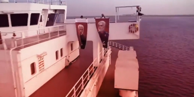 Kızıldeniz'de Husiler tarafından ele geçirilen gemilere Kasım Süleymani posteri asılıyor!