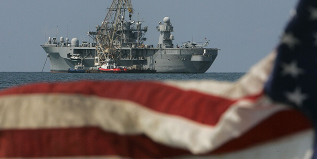 Kızıldeniz'de sıcak saatler! ABD savaş gemisi müdahale etti