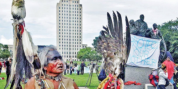 Kızılderililer ABD'de sokağa çıktı