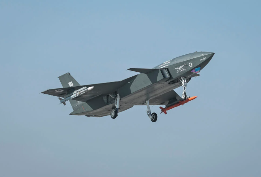 KIZILELMA'nın füzesi dünya basınında: Türkiye yeni bir çağ başlattı