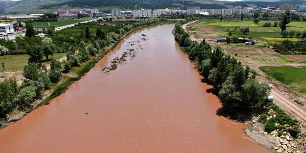 Kızılırmak ismini taşıdığı renge büründü! Mest eden görüntü