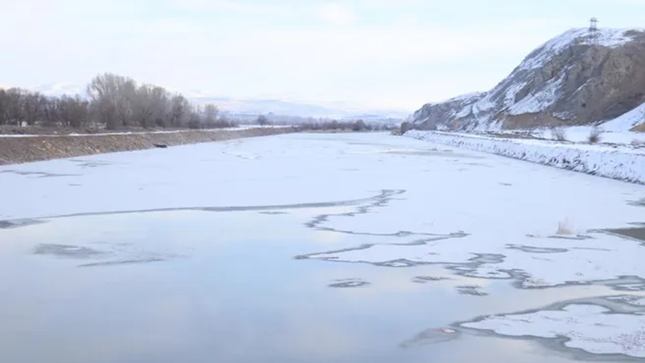 Kızılırmak kısmen buz tuttu