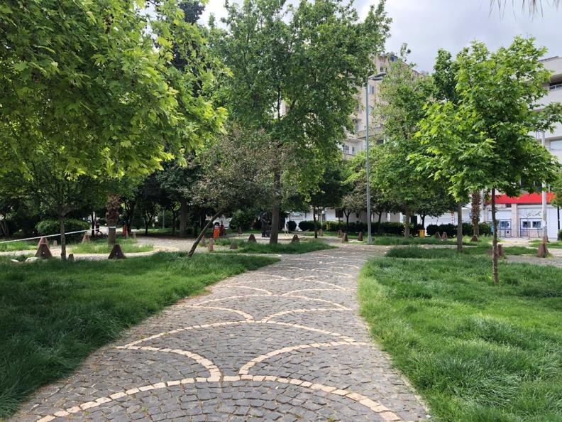Kızıltepe Cumhuriyet Meydanı sessizliğe büründü 