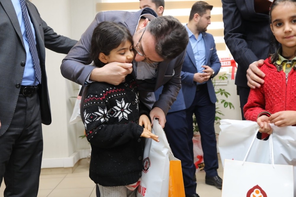 Kızıltepe’de 6 bin öğrenciye giyim yardımı yapıldı 