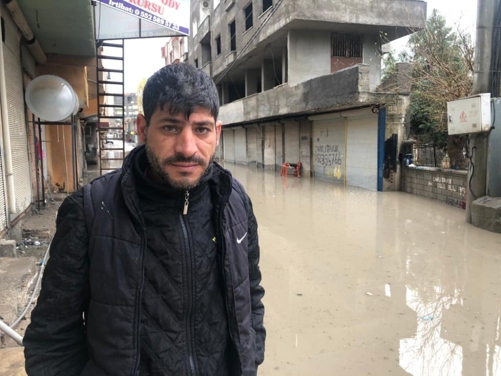 Kızıltepe’de aşırı yağış sonrası yollar göle döndü 