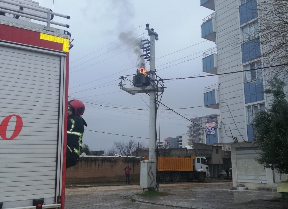 Kızıltepe’de aşırı yüklenmeden trafodan alevler yükseldi 