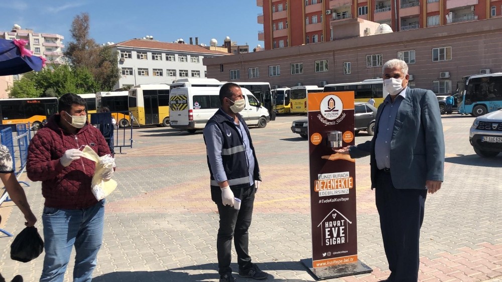 Kızıltepe’de pazar yerlerine el dezenfektanı aparatı konuldu 