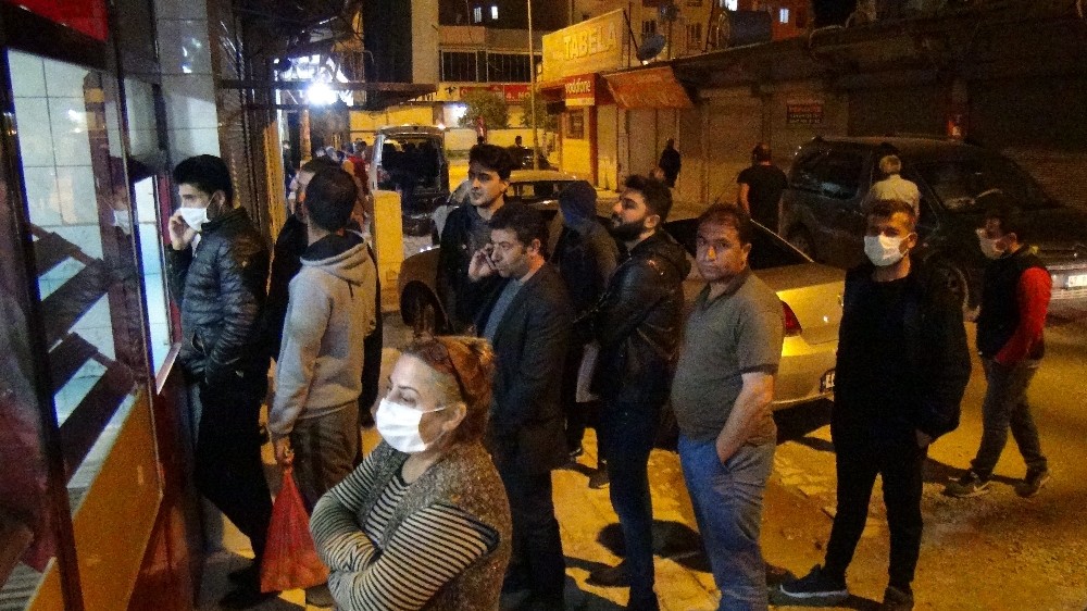Kızıltepe’de vatandaşlar marketlere akın etti 