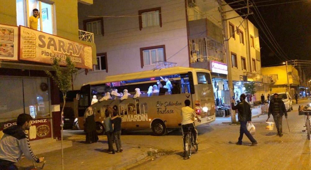Kızıltepeliler belediyenin üstü açık otobüsünde moral buldu 