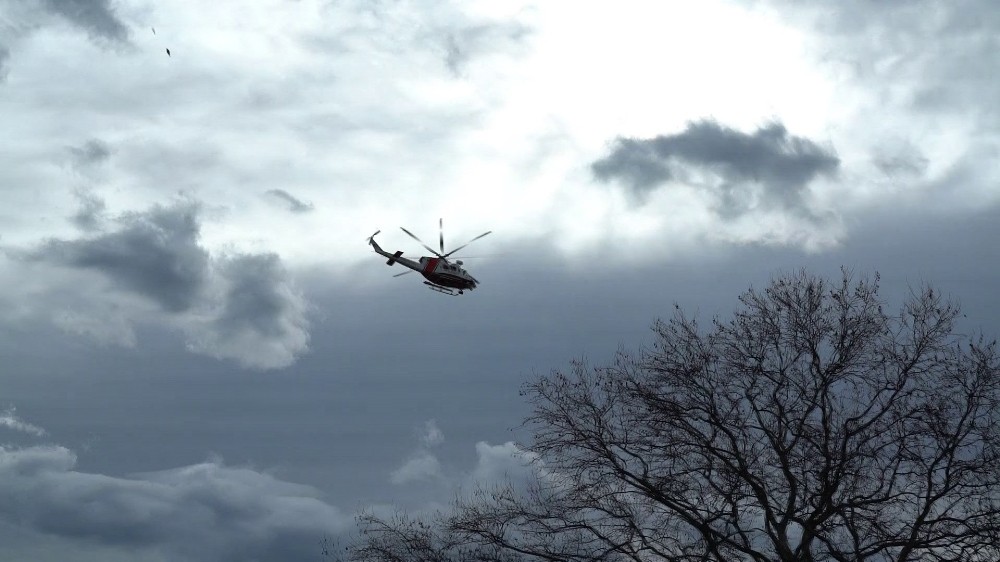 Kızını kurtarmak için ırmağa atlayan baba, helikopter destekli aranıyor 