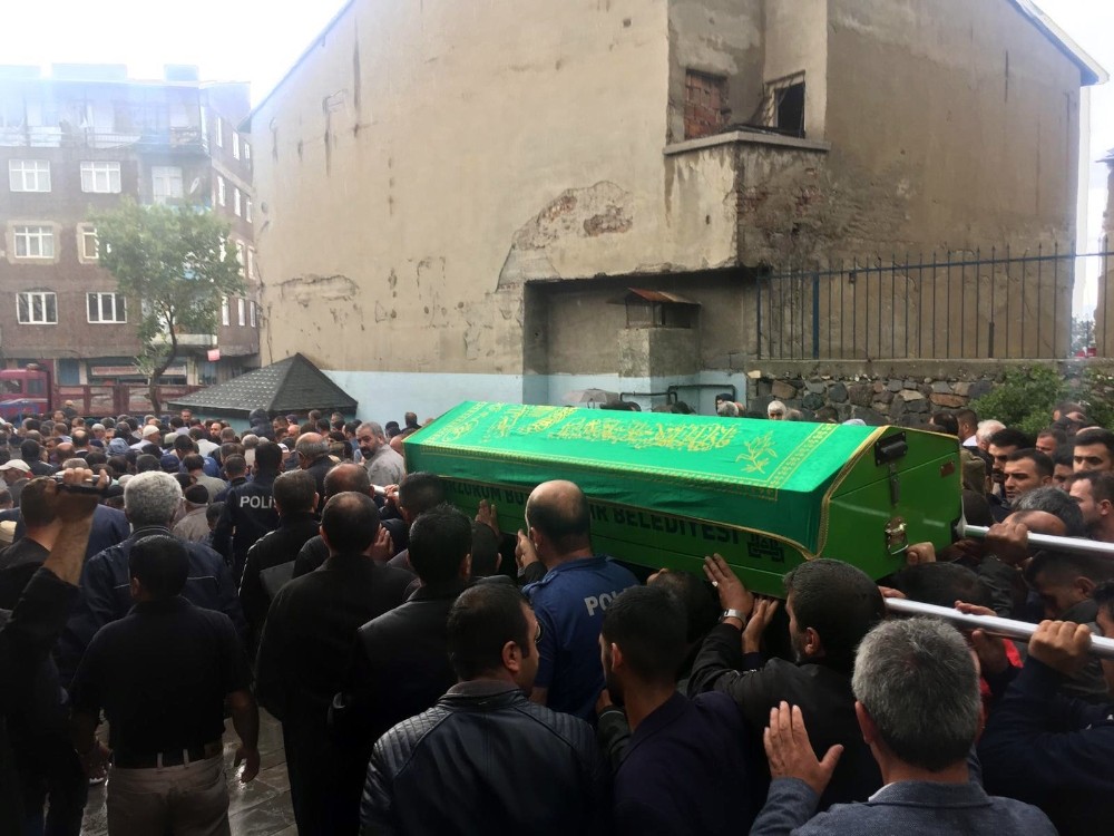 Kızının düğününe gitmek isterken kazada hayatını kaybeden baba defnedildi 