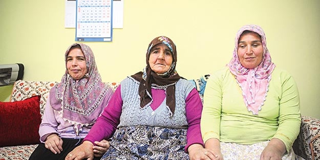 Kızlarına 40 yıldır ışık oluyor