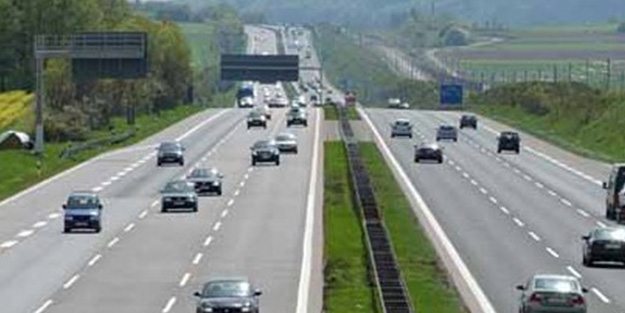 Kızlarını benzinlikte unuttu! 170 km sonra anladı...