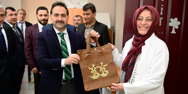 Kızlarının çeyizlerini eğitim alarak hazırlıyorlar