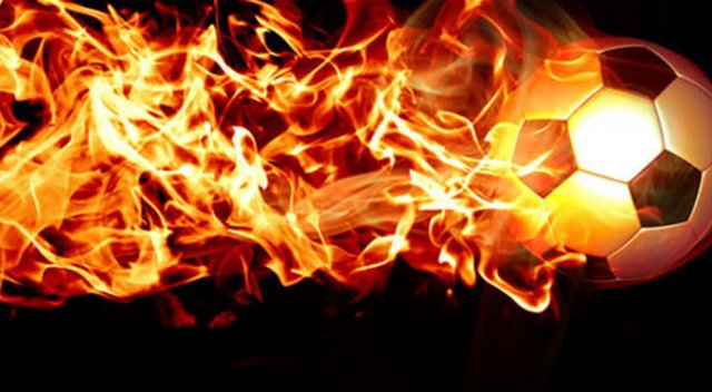 Kjaer, Çek Cumhuriyeti maçında sakatlandı