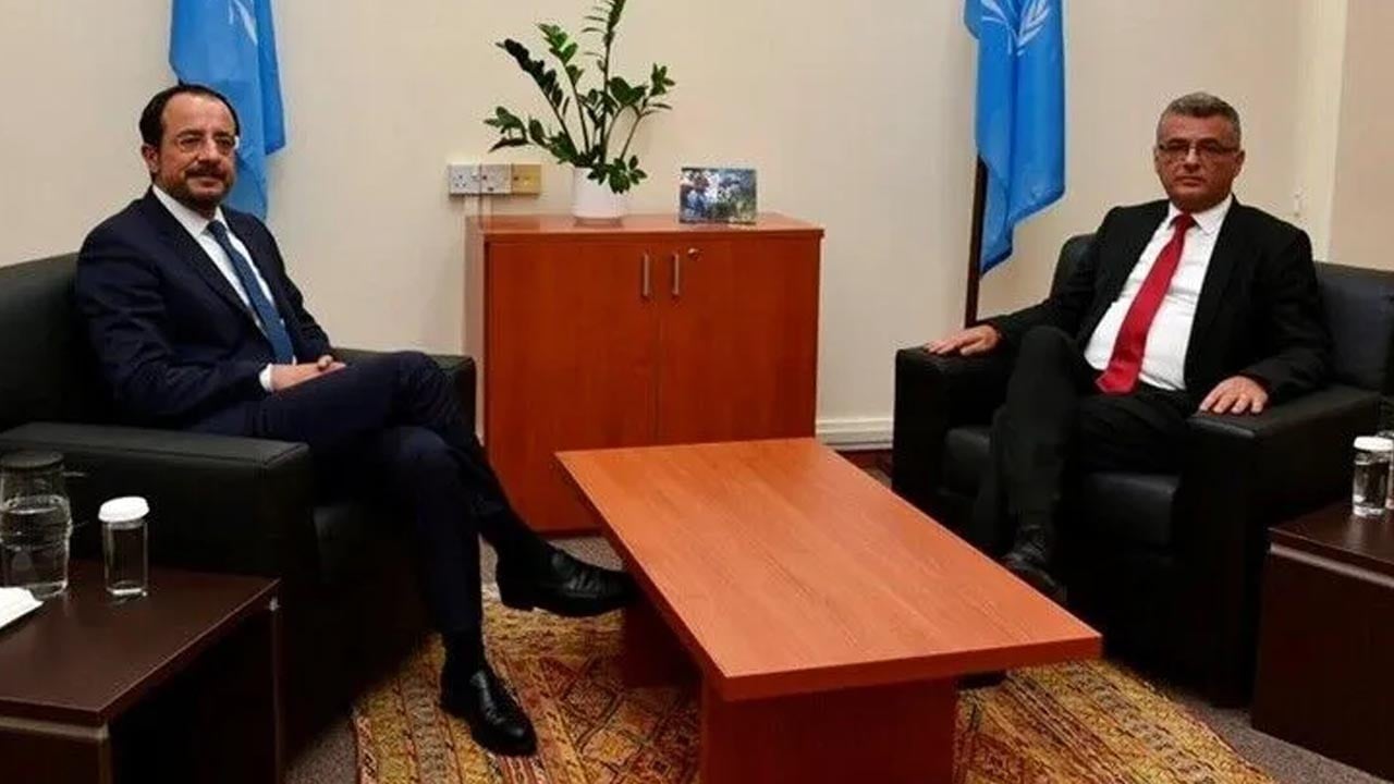 KKTC Cumhurbaşkanı Erhürman, Rum lider Hristodulidis ile ara bölgede görüştü