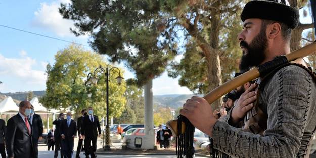 KKTC Cumhurbaşkanı Tatar'dan, Ertuğrul Gazi Türbesi'nde çarpıcı sözler: Mezarına saldırmaları...