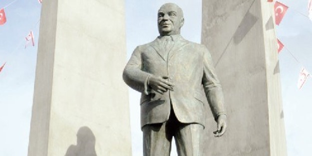 KKTC de heykel dikmeye başladı