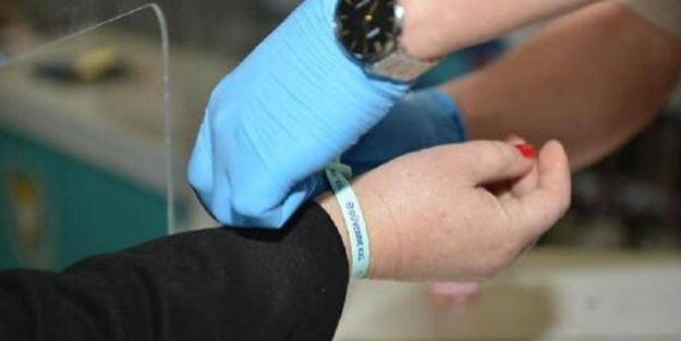 KKTC’de bileklikle karantina takip uygulaması başladı