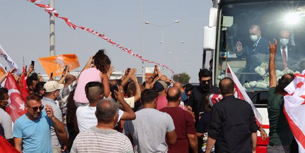 KKTC'de Cumhurbaşkanı Erdoğan'a sevgi seli