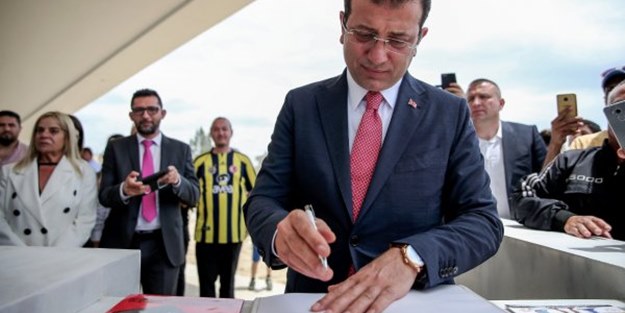 KKTC'de Denktaş'ın şeref defterine de 