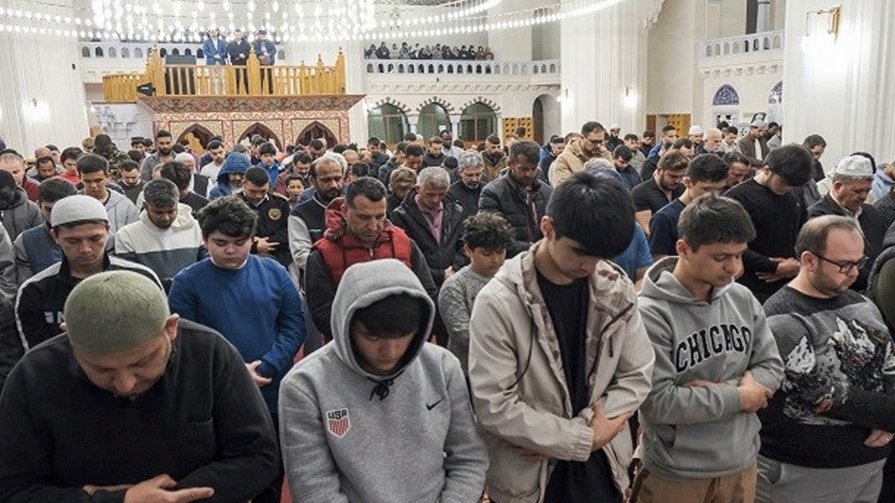 KKTC'de ramazan ayının ilk teravih namazı kılındı