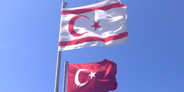 KKTC’li akademisyenden bayrak düşmanlarına ayar veren paylaşım!