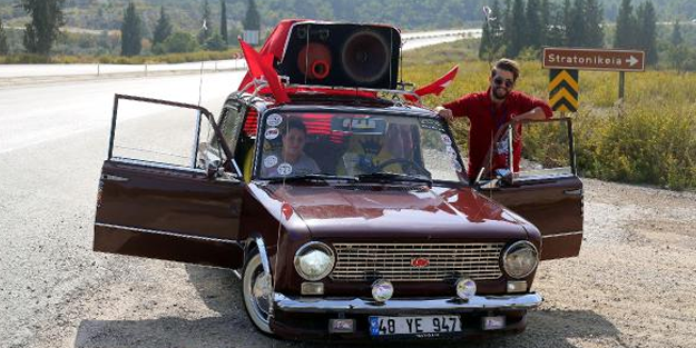 Klasik otomobillerle 3 bin yıllık antik kente tarihi yolculuk