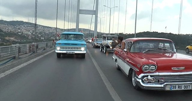 Klasik otomobillerle 'Zafer Konvoyu'
