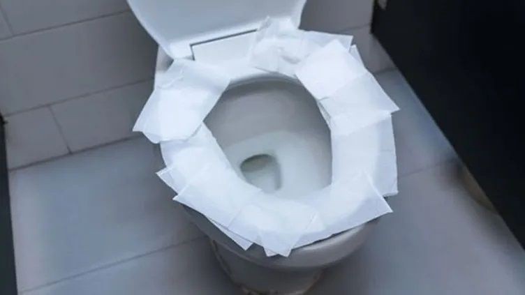Klozetin üstüne sakın peçete sermeyin! Uzmanlardan şoke eden açıklama