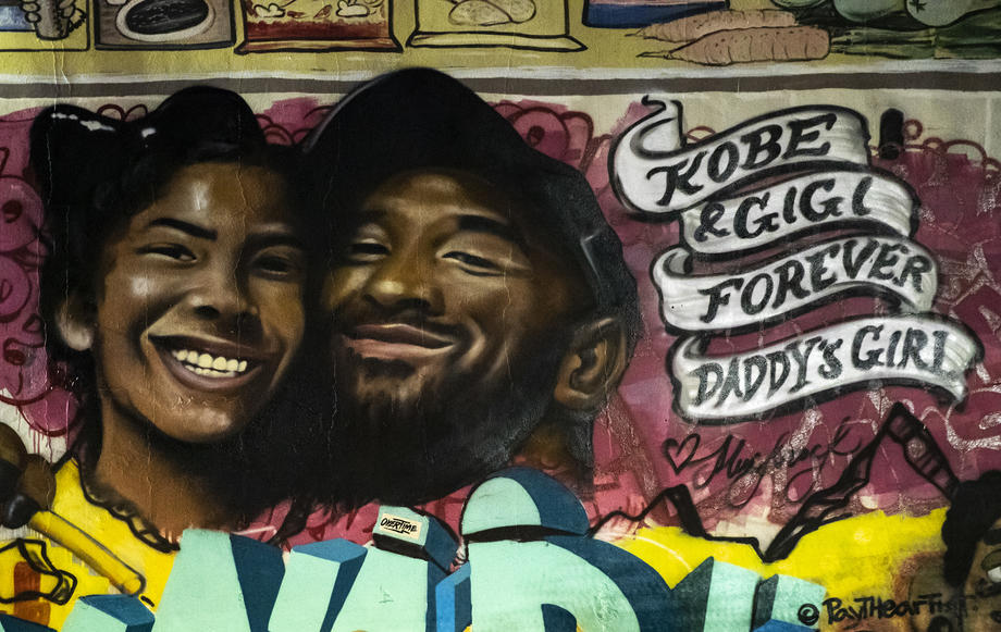 Kobe Bryant ve kızı Gianna gizli bir törenle defnedildi 