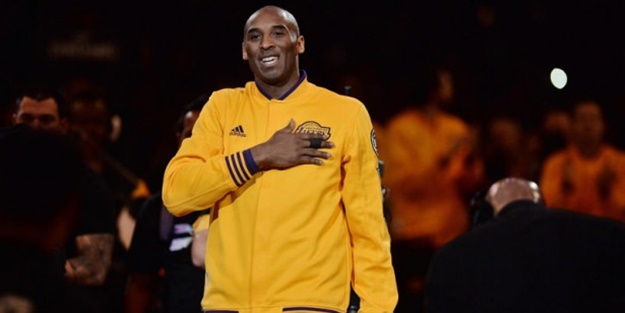 Kobe Bryant'ın ısınma tişörtü rekor ücrete satıldı